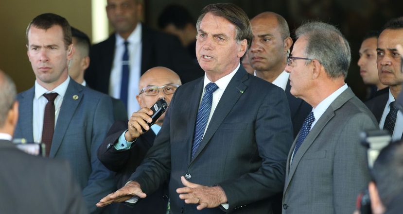 "Reunião Ministerial de 22 de abril. Mais uma farsa desmontada; Nenhum indício de interferência na Polícia Federal", diz o post de Bolsonaro