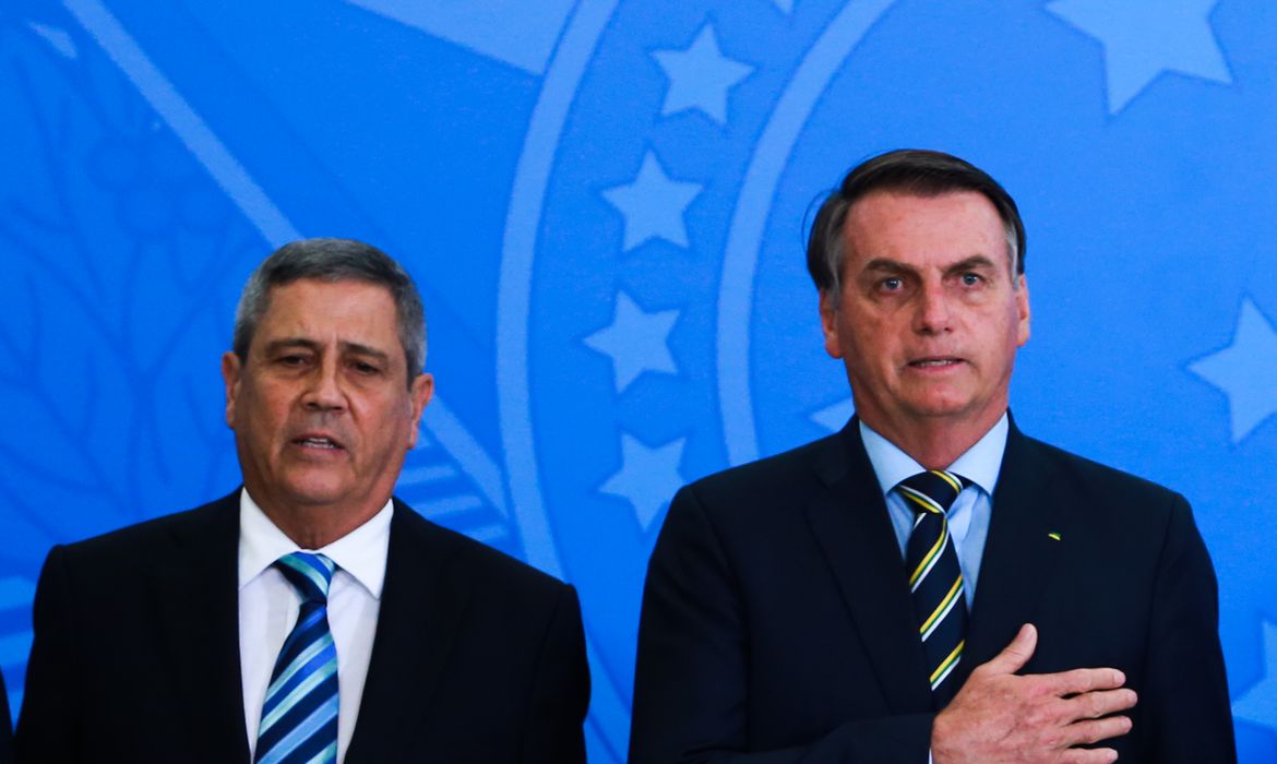 Braga Netto e o presidente Jair Bolsonaro: o general, ministro da Casa Civil, vai prestar depoimento ao lado de outro general, Augusto Heleno