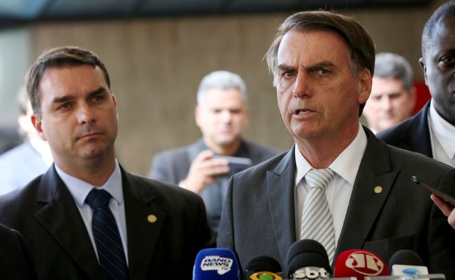 A investigação citada mirou em supostos crimes de lavagem de dinheiro e falsidade ideológica envolvendo a declaração de bens do senador Flávio Bolsonaro nas eleições de 2014, 2016 e 2018