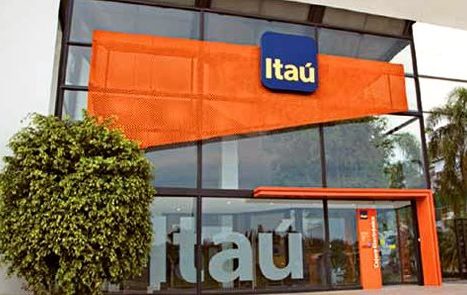 Vista externa de uma agência do Itaú reclamações bancos
