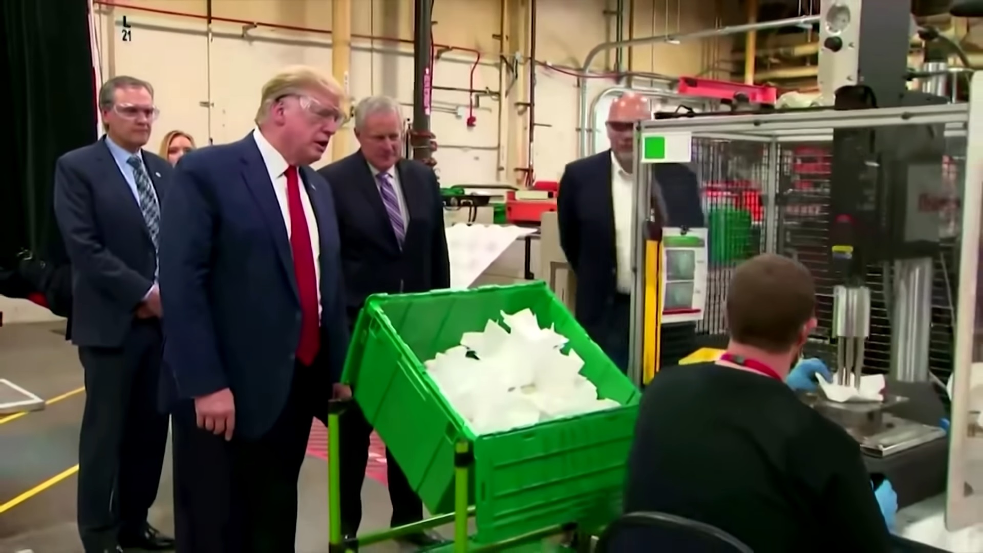 Essa foi a primeira visita de Trump a uma fábrica em dois meses