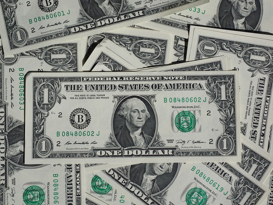 Abertura do dólar na semana iniciou com leve recuo