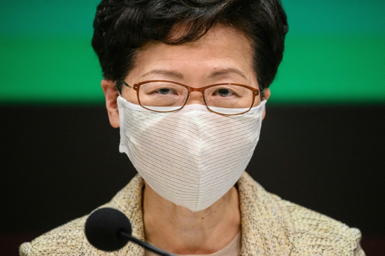 A chefe de governo de Hong Kong, Carrie Lam, em entrevista coletiva sobre a pandemia de COVID-19 na sede do governo, em Hong Kong, em 5 de maio de 2020