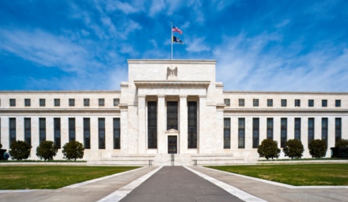 Segundo o Fed, a crise na saúde pesará "fortemente" sobre a atividade econômica, o emprego e a inflação no médio prazo, representando riscos "consideráveis" para as perspectivas do país