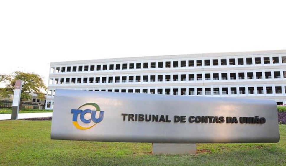 O presidente do Tribunal de Contas da União (TCU), José Múcio Monteiro, disse que é preciso reconstruir o País para que haja segurança jurídica para atrair investimentos, principalmente estrangeiros