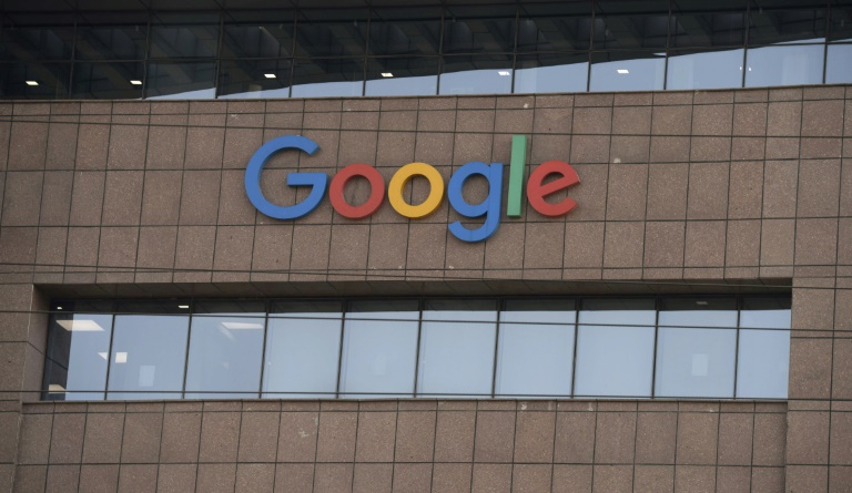 O grupo americano Google anunciou nesta segunda-feira um investimento de 10 bilhões de dólares na Índia nos próximos cinco a sete anos, para "acelerar a economia digital"