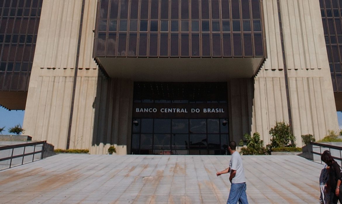 Segundo Banco Central, os economistas do mercado financeiro estão cautelosos quanto a uma recuperação da economia brasileira neste ano