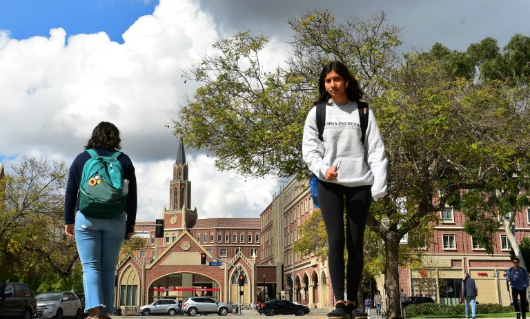 Estudantes no campus da Universidade do Sul da Califórnia (USC), em março de 2020