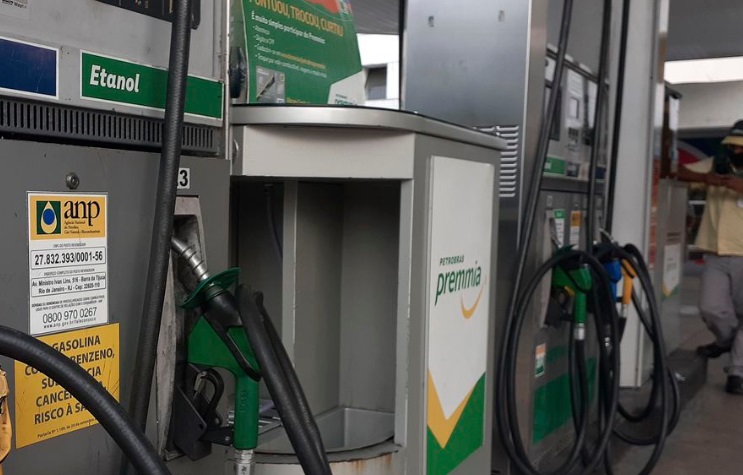 O preço mínimo registrado na semana passada para o etanol em um posto foi de R$ 2,059 o litro, em São Paulo, e o menor preço médio estadual, de R$ 2,437, foi registrado em Mato Grosso