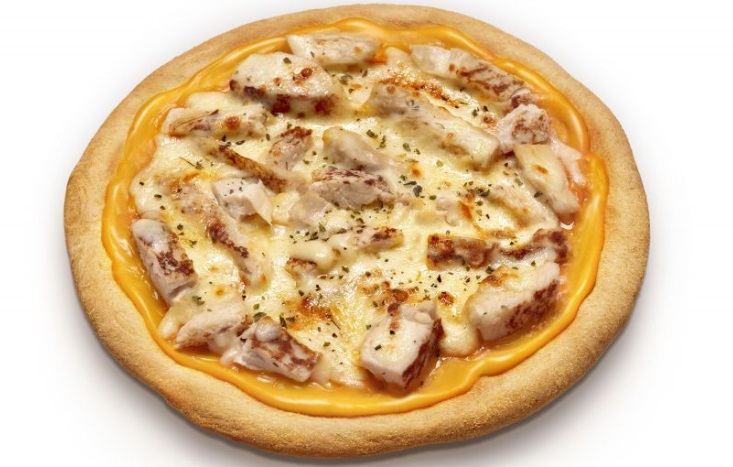 Serão pizzas de mussarela, peperoni, BMT (salame, presunto e peperoni), frango defumado com cream cheese e frango cheddar