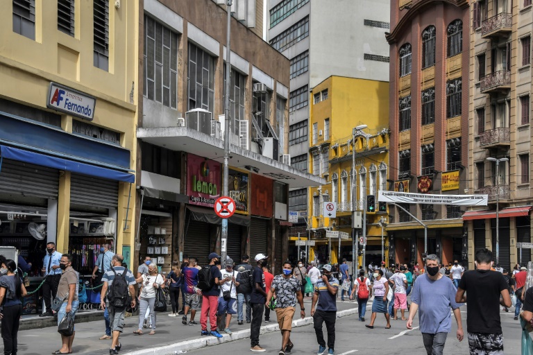 Os setores econômicos de São Paulo alegaram que a ampliação no horário de funcionamento diminuirá as aglomerações