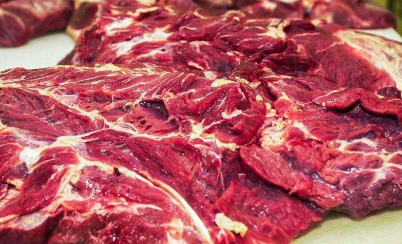 A opção de veto de, venda de carne bovina, voluntário à comercialização para o gigante asiático ocorre em meio à uma série de suspensões da China à importação de carne de frigoríficos de vários países