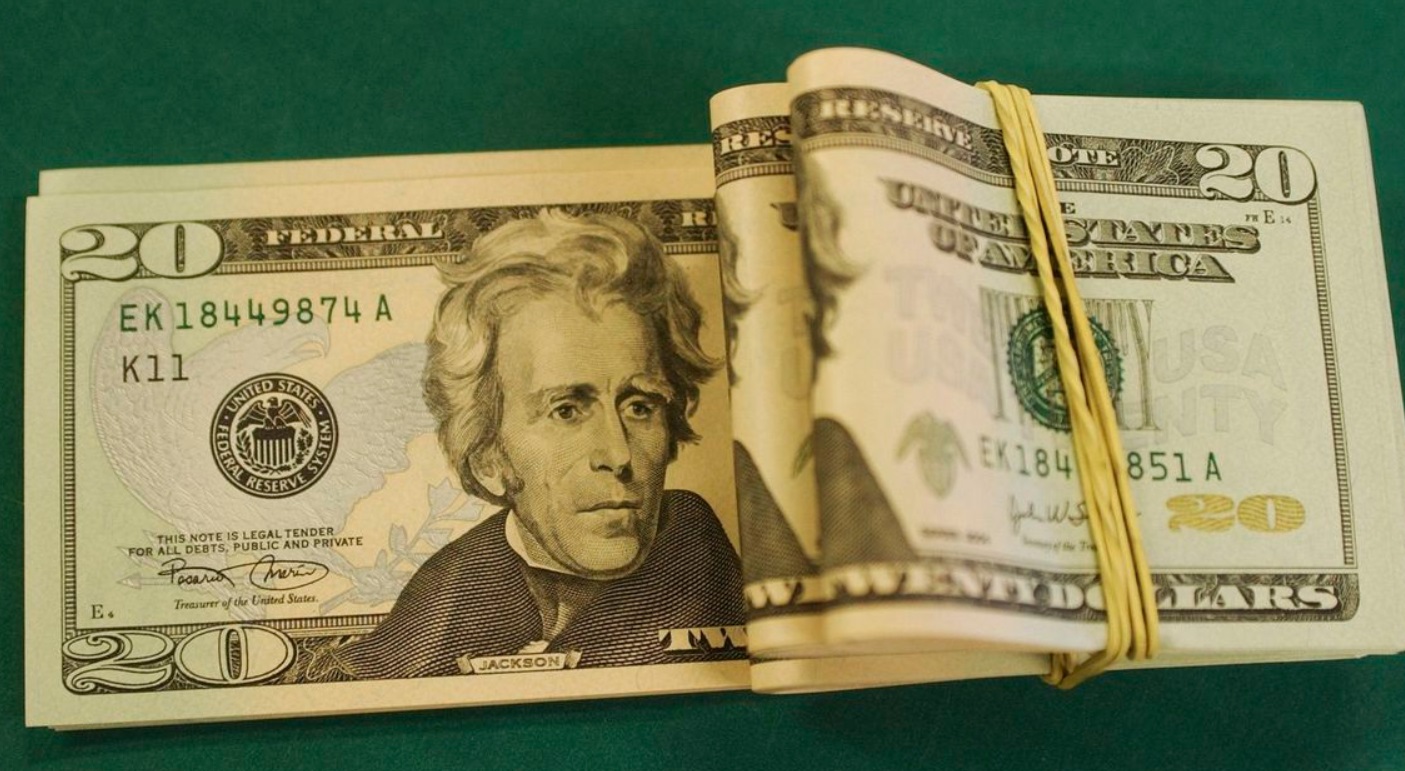 No Brasil, o dólar à vista era negociado a R$ 5,26734, em baixa de 1,04%