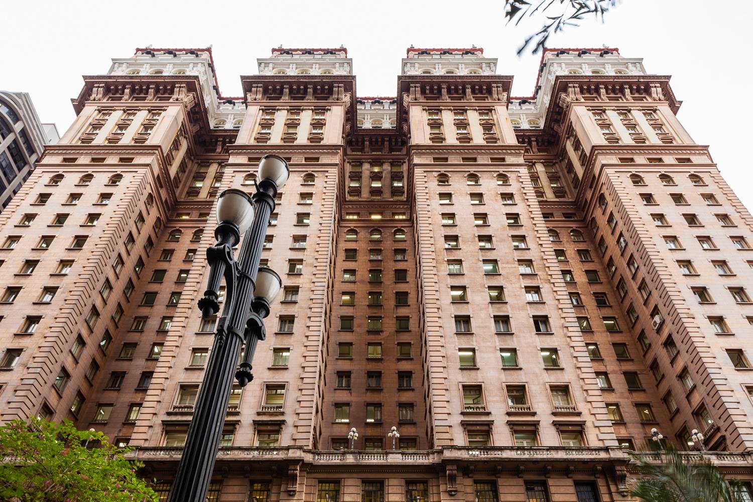 A empresa ou o consórcio que adquirir os direitos sobre o Edifício Martinelli terá de destinar 4% do faturamento ao poder público