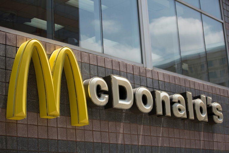 O McDonald's "coloca franqueados negros em lugares condenados, com baixos volumes de vendas e altos custos operacionais, resultando continuamente em menores lucros ou em prejuízo", diz o processo aberto