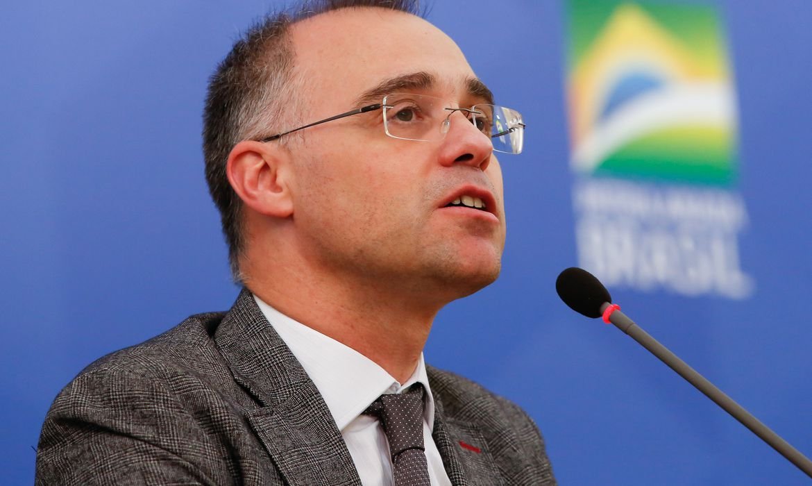 André mendonça é diagnosticado com miocardite aguda e deve ficar 48h internado