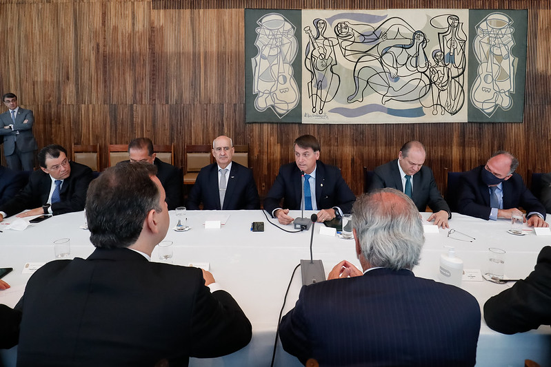 Em café com governistas no Congresso, Bolsonaro e Paulo Guedes viram a nova CPMF virar água