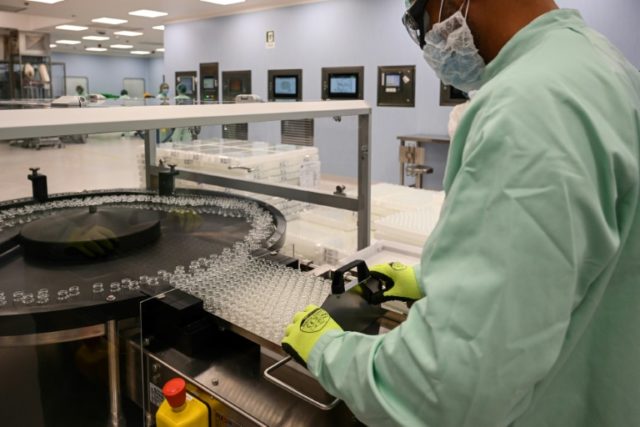 A AstraZeneca já está se preparando para a produção em larga escala da vacina contra o coronavírus para o caso de aprovação