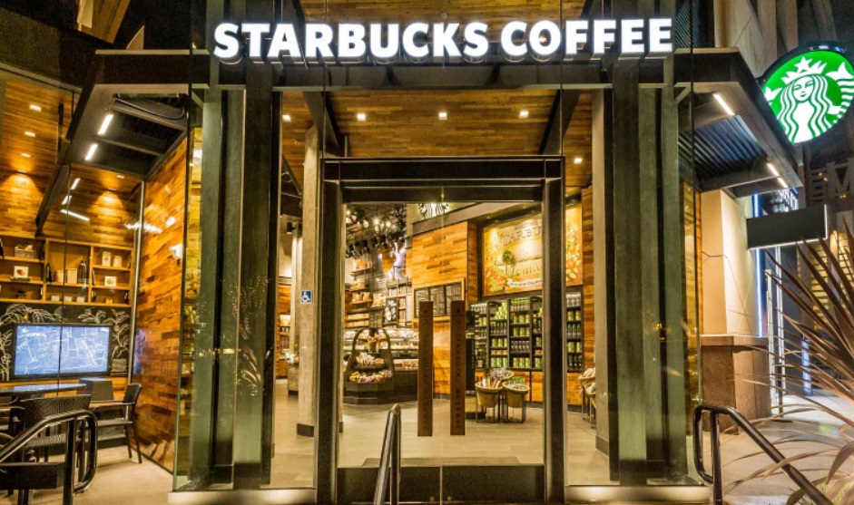 Das 8.900 lojas que a Starbucks tem nos EUA, cerca de 3% continuam fechadas, a maioria no centro das cidades