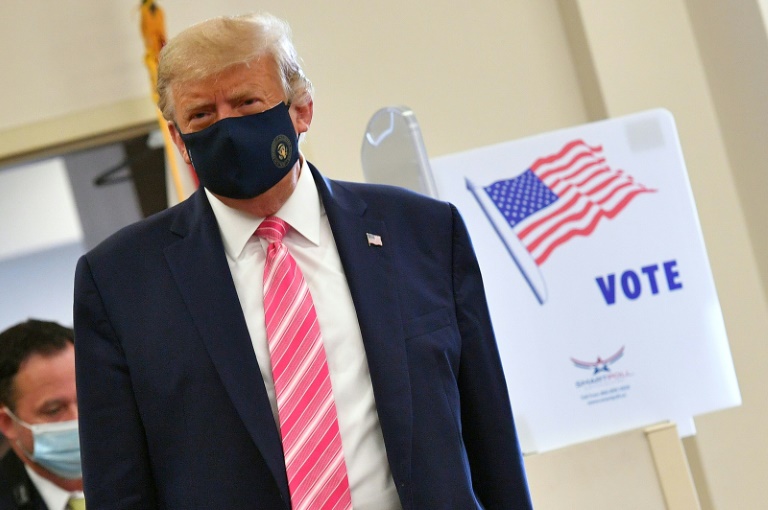 Presidente dos EUA Donald Trump após votar em Palm Beach, na Flórida