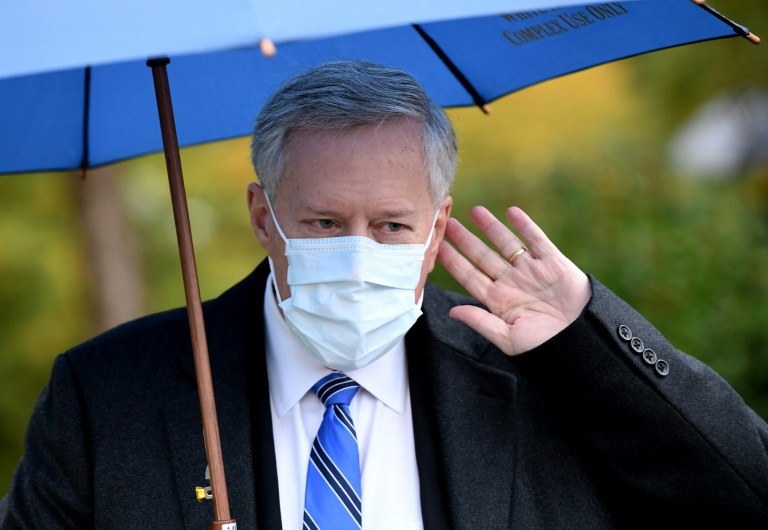 O chefe de gabinete de Donald Trump na Casa Branca, Mark Meadows, afirmou que os Estados Unidos não vão "controlar a pandemia" da covid-19, que comparou novamente a uma gripe