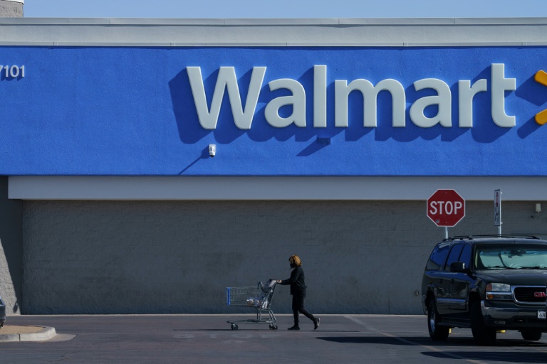 Walmart anuncia retorno de armas e munição às prateleiras um dia após retirá-las
