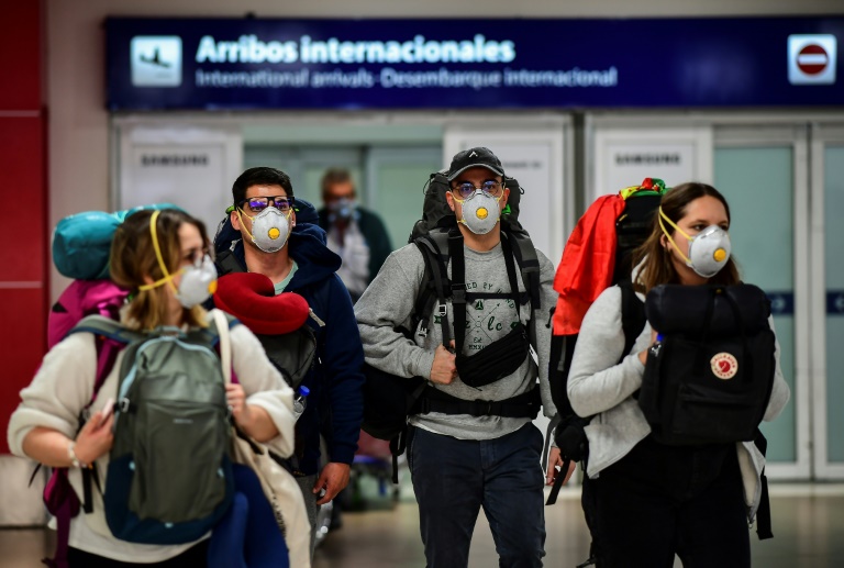 O país retomou, nesta quinta-feira (22), os voos nacionais regulares interrompidos há sete meses pela pandemia de covid-19, embora com restrições