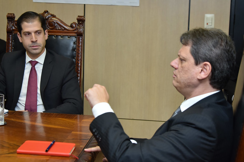 Diogo Mac Cord (esquerda) acredita que vender ativos da Petrobras sem passa pelo Congresso é melhor para o país