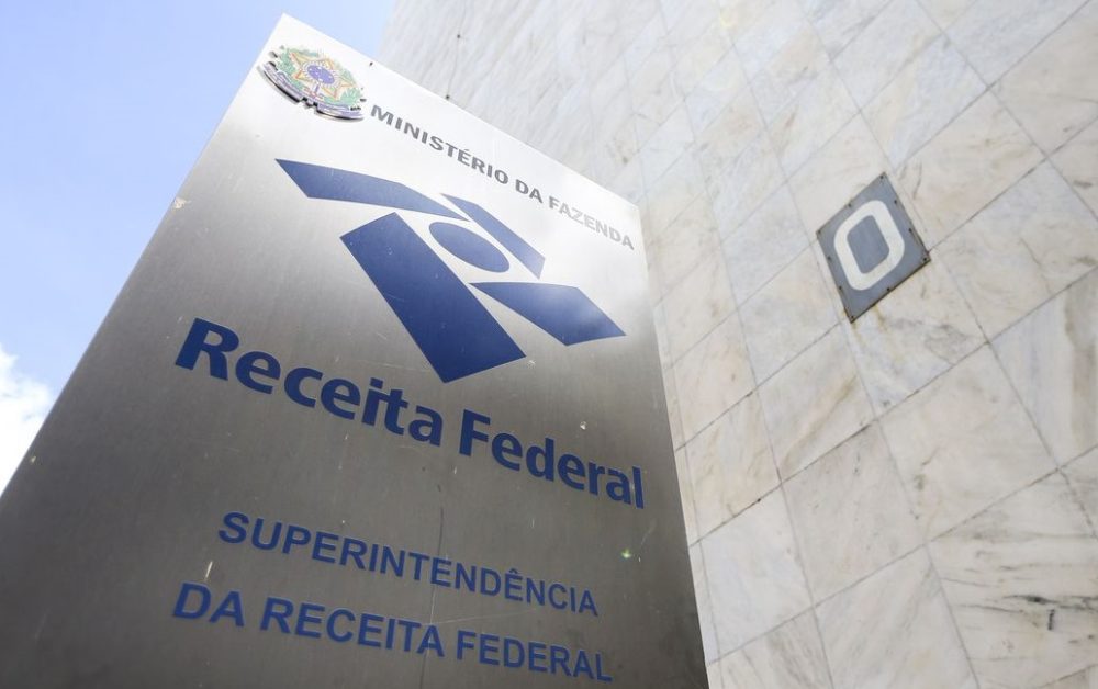 Nesta sexta-feira (30), a Receita Federal vai pagar a restituição do Imposto de Renda para 273.545 contribuintes. O lote totaliza R$ 560 milhões