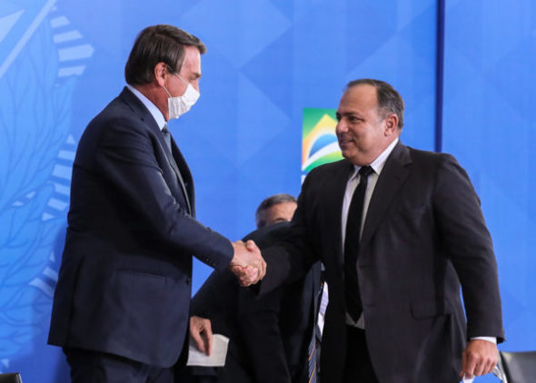 O presidente Jair Bolsonaro e o ministro da Saúde, Eduardo Pazuello
