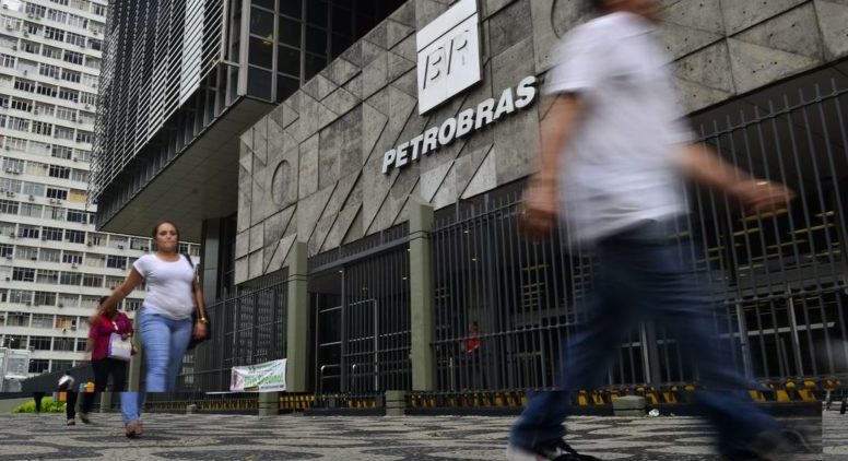 Entre 11 de maio e 14 de setembro, segundo o Boletim de Monitoramento covid-19, a Petrobras registrou 2.065 casos apenas entre os trabalhadores próprio