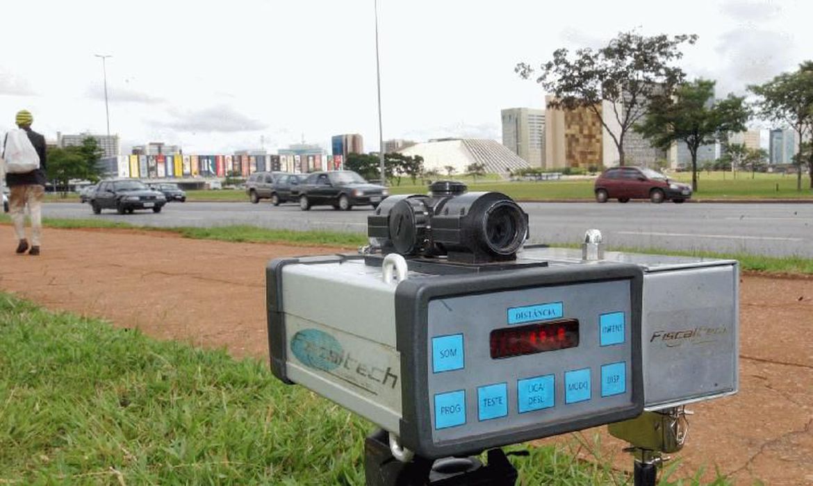 Entram em vigor, nos próximos dias, as novas regras de fiscalização por radar nas estradas brasileiras. As medidas foram aprovadas pelo Contran