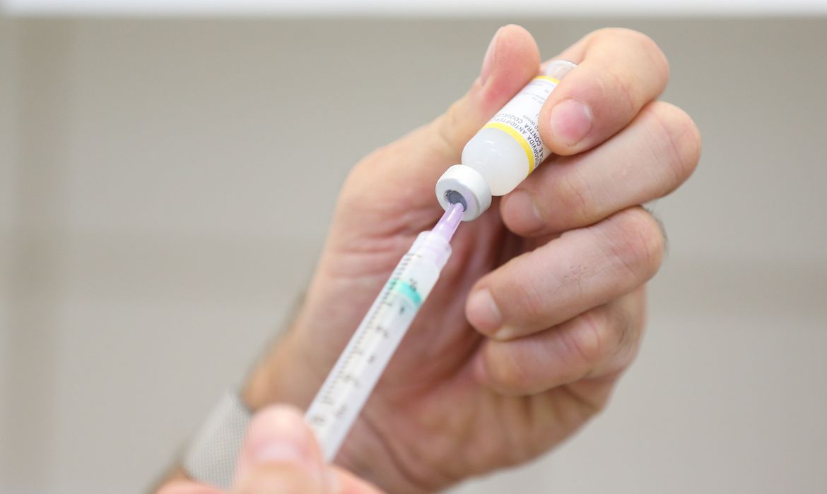 Cientista-chefe da OMS adotou postura cautelosa ao comentar a possibilidade de uso emergencial da vacina experimental contra covid-19 da Pfizer