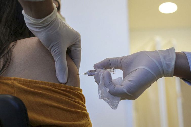 O governo do Estado de São Paulo aguarda ainda a conclusão dos testes clínicos e autorização da Anvisa para início da aplicação do imunizante