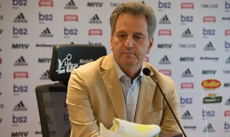 Landim, presidente do Flamengo, é acusado de não repassar o patrocínio ao time de vôlei