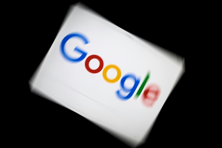 Foto mostra página com logomarca da Google