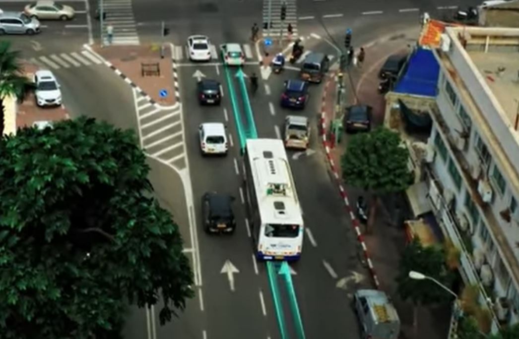 Tel Aviv poderá ser a primeira cidade do mundo com uma estrada especialmente desenhada para recarregar os veículos elétricos enquanto estão em andamento.