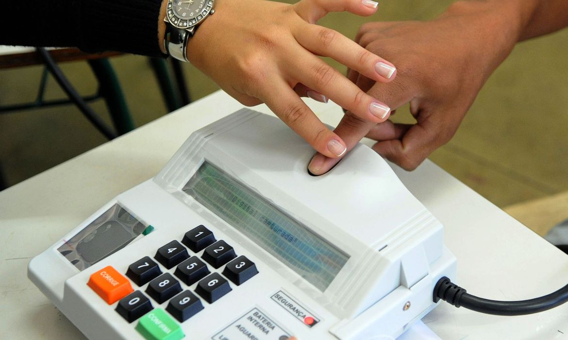 Este ano o TSE não vai permitir o uso da biometria como forma de identificação dos eleitores. votação brasil