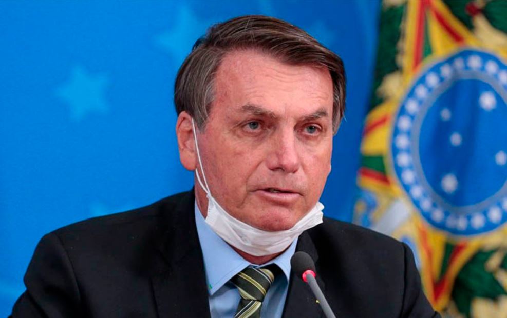 O presidente Jair Bolsonaro fez um post no Twitter em que critica o isolamento social e defende o tratamento precoce contra a covid-19.