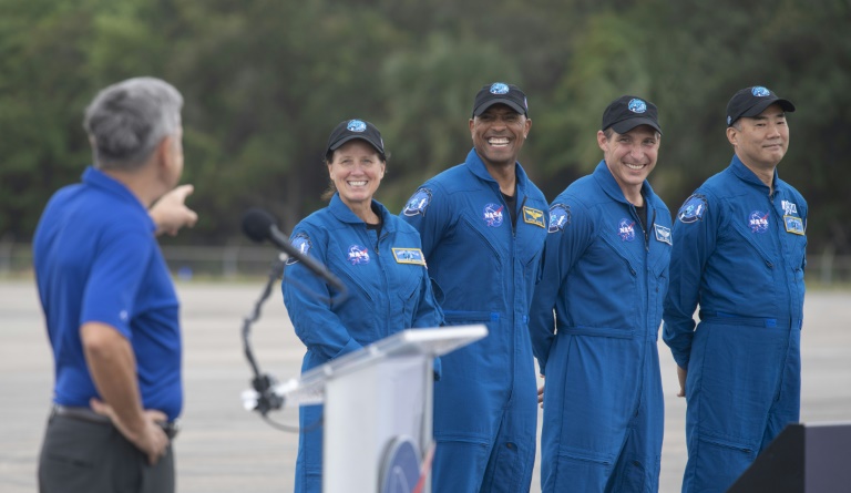 A Nasa aprovou oficialmente o uso da cápsula Crew Dragon, da SpaceX, para transportar seus astronautas em voos regulares por considerá-la segura.