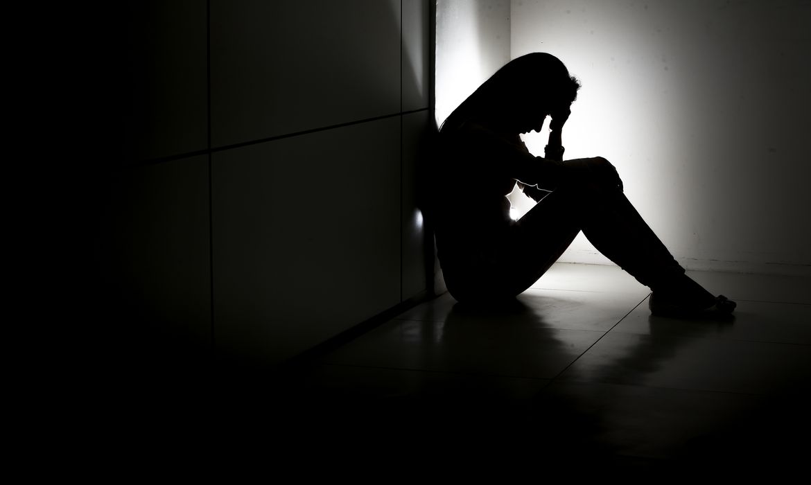 Foi estimado que 10,2% das pessoas de 18 anos ou mais de idade receberam diagnóstico de depressão por profissional de saúde mental contra 7,6% em 2013