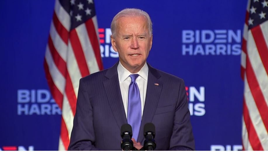 Biden discursa para apoiadores na noite desta sexta-feira, em Delaware