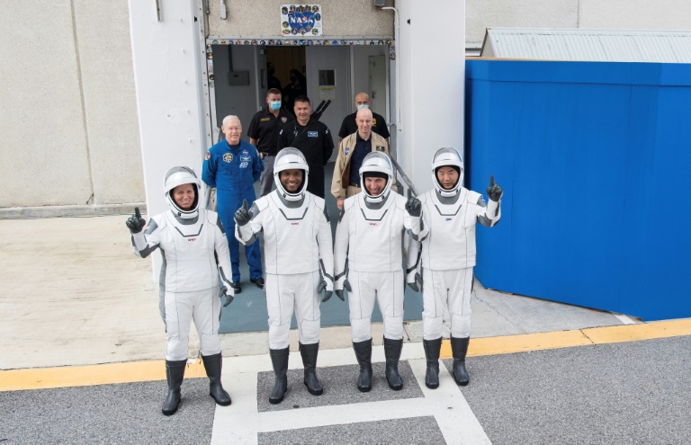 Astronautas Shannon Walker, Victor Glover, Mike Hopkins e Soichi Noguchi, durante ensaio geral, em 12 de novembro de 2020