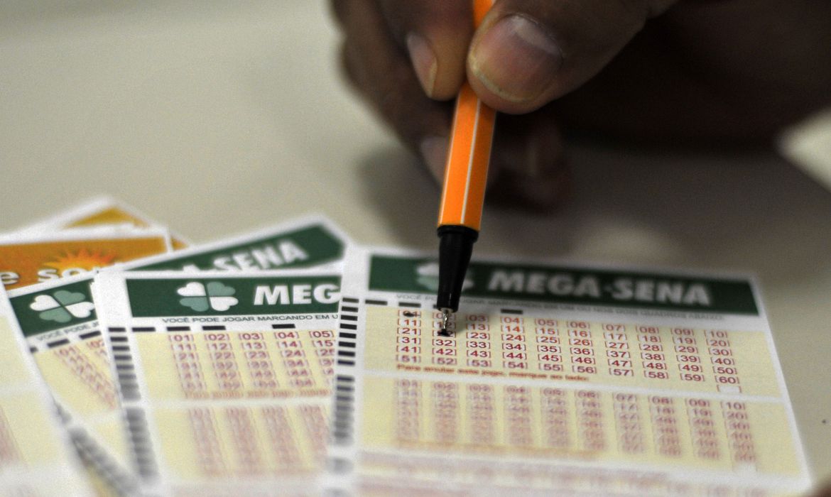 As apostas da mega-sena podem ser feitas até as 19h nas lotéricas de todo o país ou pela internet