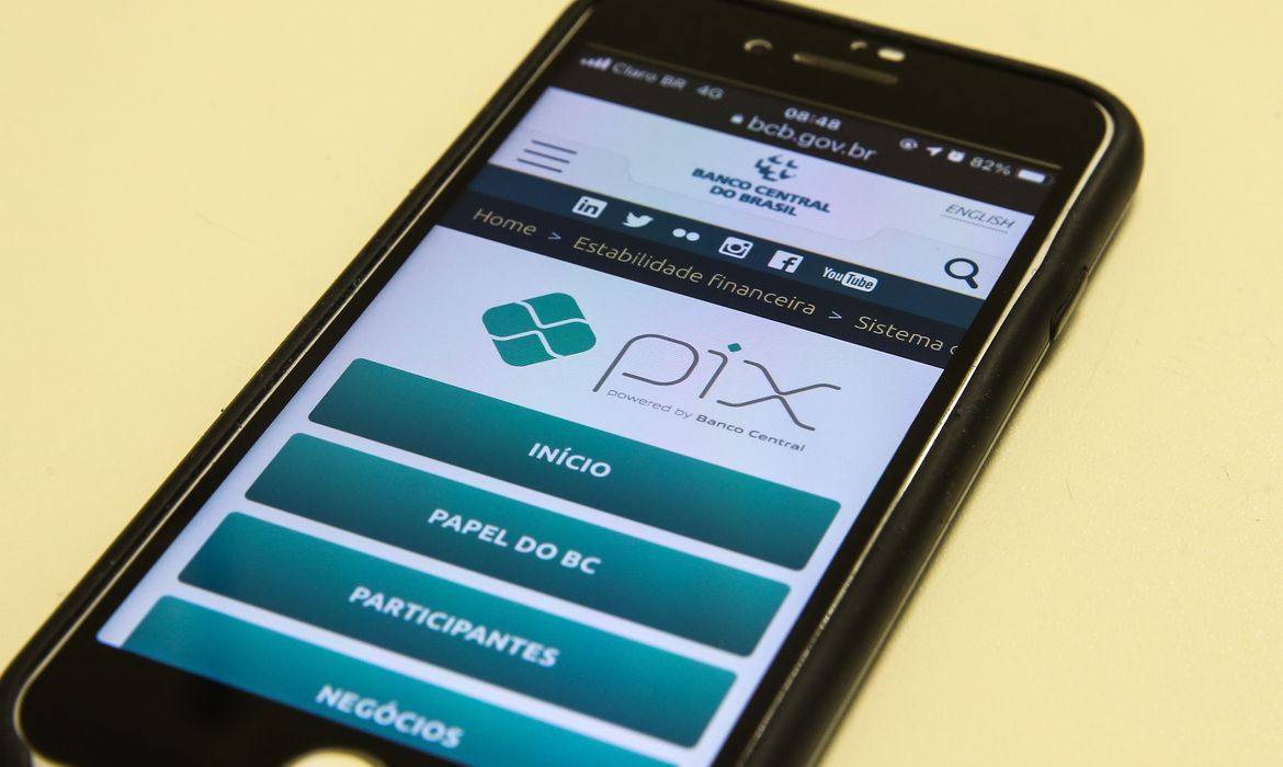 O Pix, novo meio de pagamento instantâneo, estará disponível para todas pessoas e empresas a partir da próxima segunda-feira (16)