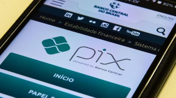 Lançado em 16 de novembro, o PIX permite pagamentos e transferências 24 horas por dia, 7 dias por semana, todos os dias do ano