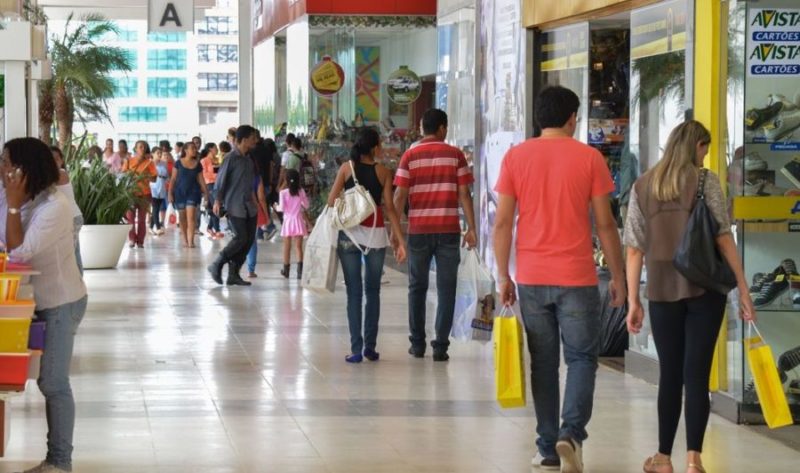 O levantamento realizado com 2.100 consumidores, entre os dias 2 e 6 de novembro, indica que 52% das pessoas pretende comprar algum item em 27 de novembro