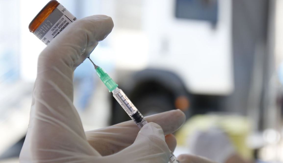 Governadores das cinco regiões do país pediram para Maia e Alcolumbre para que a vacina contra covid-19 seja incluída no Plano Nacional de Imunizações.