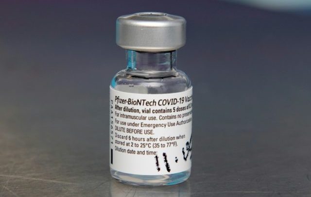 A Agência Europeia de Medicamentos (EMA) aprovou nesta segunda a vacina da Pfizer/BioNTech contra o coronavírus