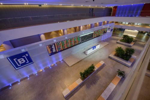 Os inéditos 120 mil pontos foram realidade primeiramente no mercado futuro de ações da B3, quando a máxima atingiu 120.240 pontos